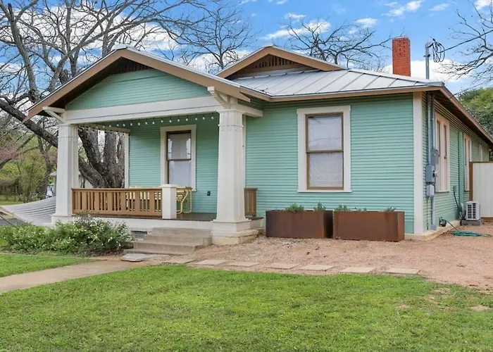 The Downtown Studio 3 Private Hot Tub Fredericksburg