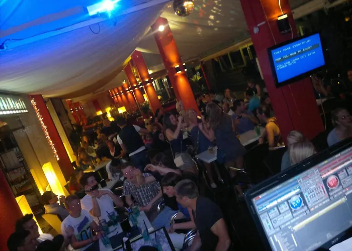 Hotel Amalfi & Restaurant Karaoke Bar