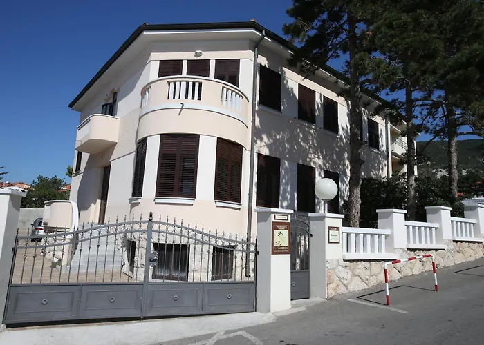 Apartment & Rooms Three Angels Baška