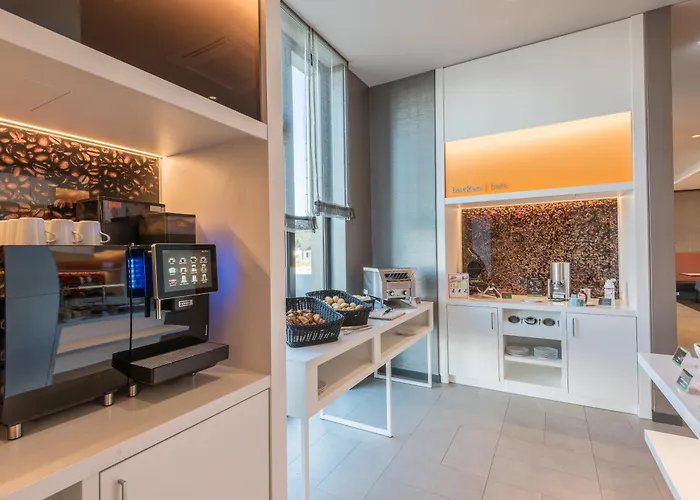 Hampton By Hilton Freiburg Hotel
