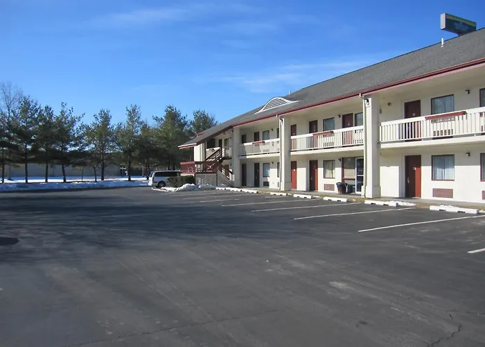 Days Inn By Wyndham Queensbury/Lake George
