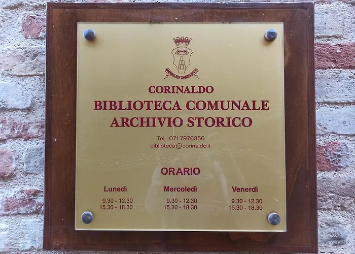 Palazzo Boscareto - suites di charme in centro storico - garage moto, box bici Corinaldo