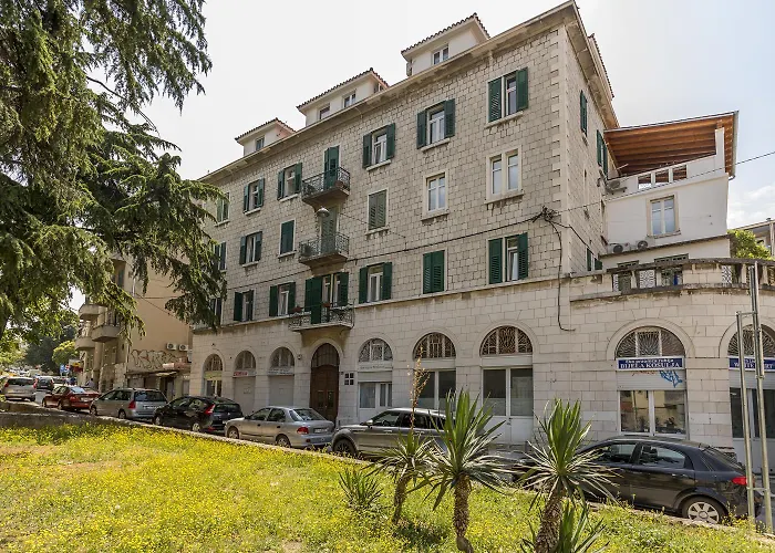 Evala Luxury Rooms With Pool And Garden Split
