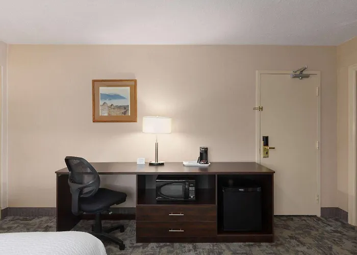 Travelodge By Wyndham Thunder Bay On