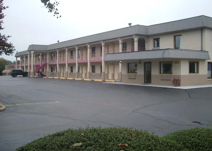 Super 8 By Wyndham Laurel
