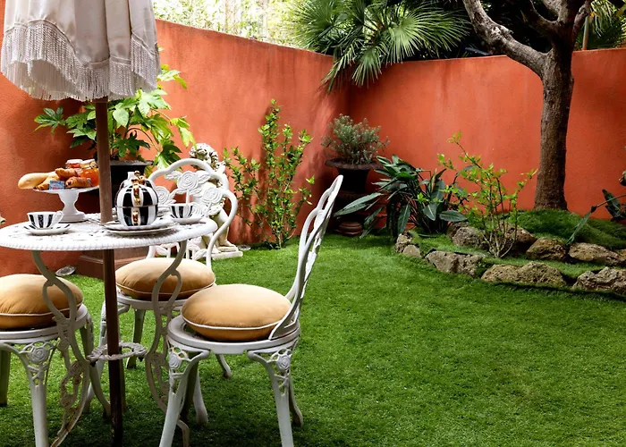 La Bravade Luxe Et Serenite Au Coeur De Saint-Tropez Suites Spacieuses Avec Jardin Enchanteur
