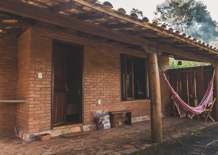 Pousada Alto dos Manacás Chalés e Restaurante - A 500mts da portaria do parque e 2,5km da Vila Lima Duarte