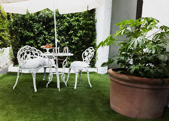 Les Canoubiers Luxe Et Serenite Au Coeur De Saint-Tropez Suites Spacieuses Avec Jardin Enchanteur