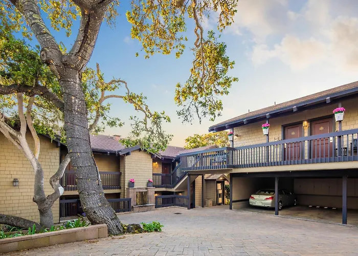 Carriage House Inn