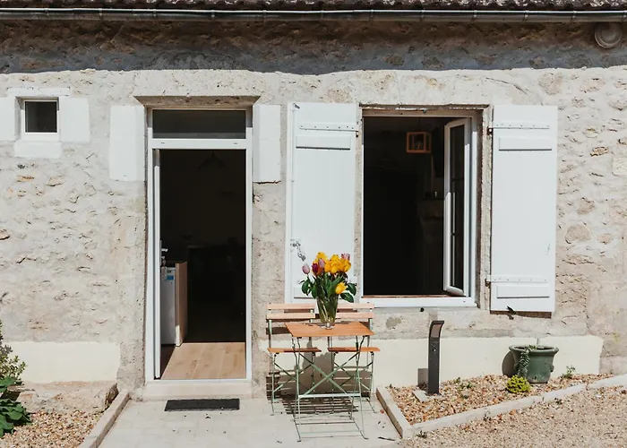 Logis Hotels Auberge Du Centre Chateaux de la Loire Chitenay