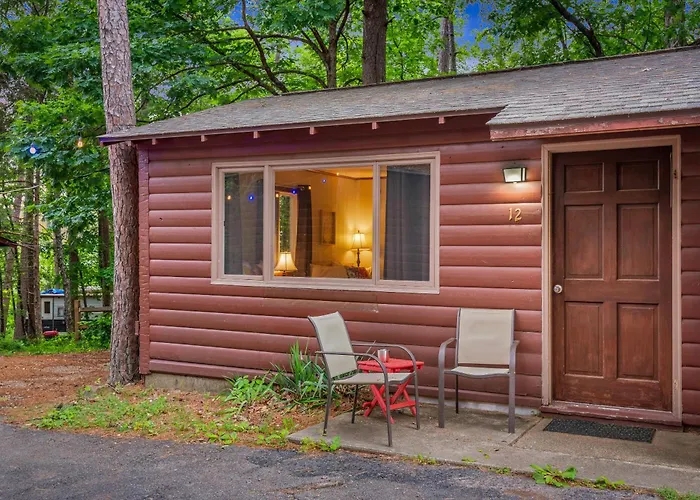 Tall Pines Inn