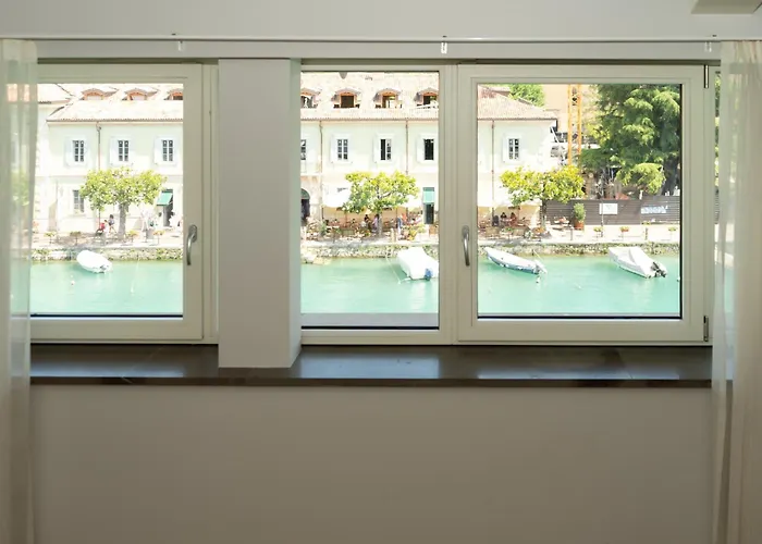 C House Rooms Lake Peschiera del Garda