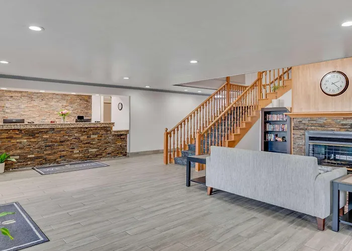Country Inn & Suites By Radisson, Grand Rapids Airport, Mi Cascade