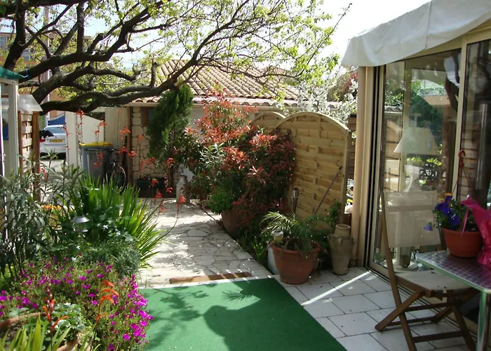 Le Soleil Bleu Bed and Breakfast Fréjus