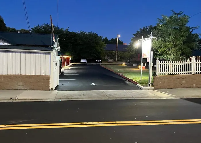 Jumping Frog Motel