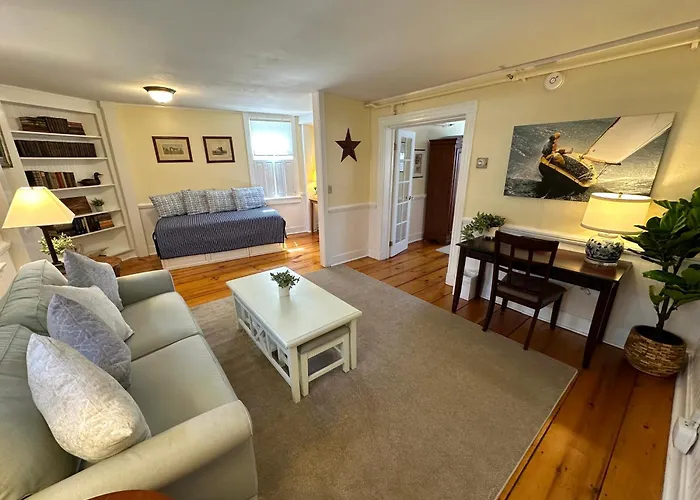 Entire Private Historic Inn Downtown Newport