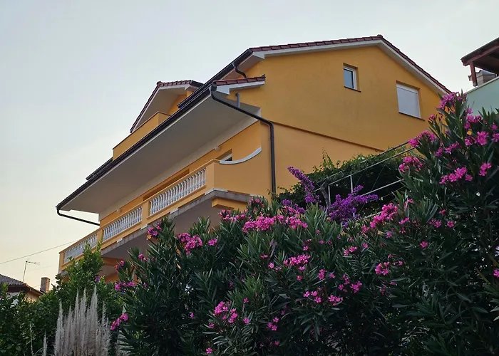 Rooms Neda Rab Town