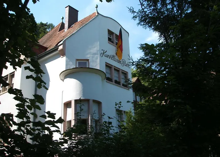Kurvilla Am Park
