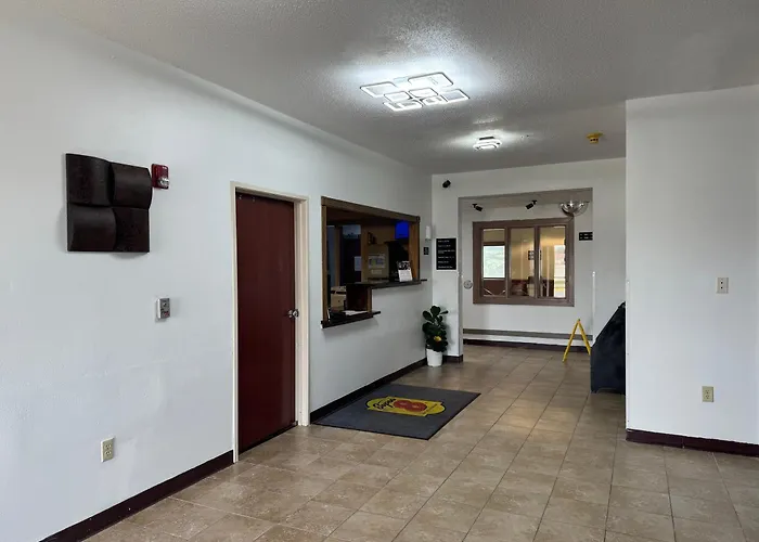 Super 8 By Wyndham Mason City