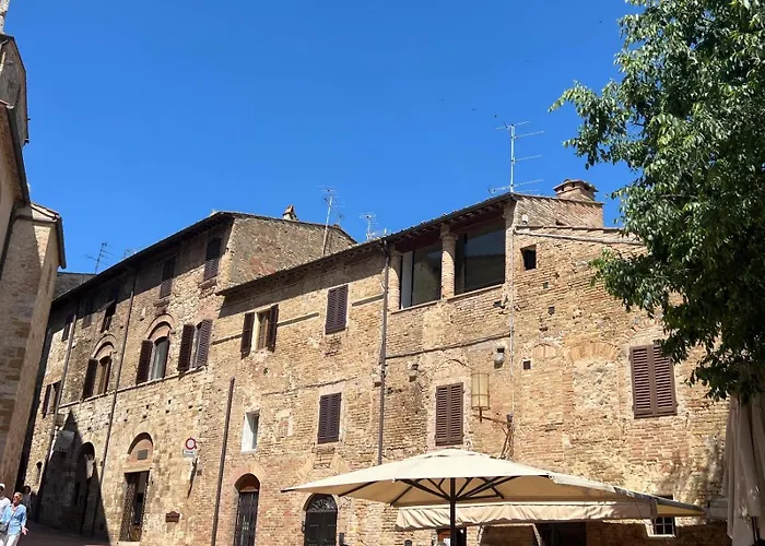 A La Casa Dei Potenti San Gimignano
