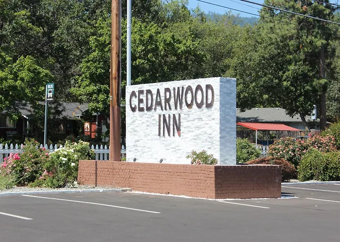 Cedarwood Inn Of Ashland