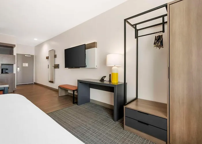 Comfort Suites Richmond East