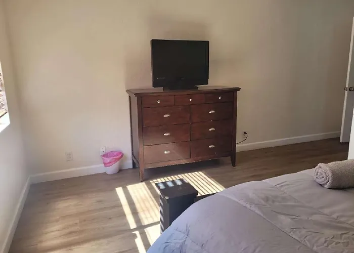 3Br & Loft Near Palmdale Hospital- Shared Hm