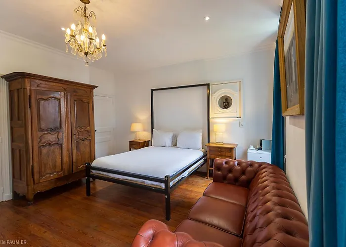 Suite Petite -Nice - Spa-Jacuzzi - Massage- Sauna - 4 Saisons - Piscine Chauffee Toute L'Annee - Pool View- Heated Pool 800M City Centre Nyons