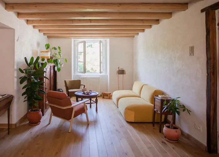 Maison Gamboia, 5 chambres d'hôtes de charme et résidence d'artistes, au calme, vaste jardin fruitier