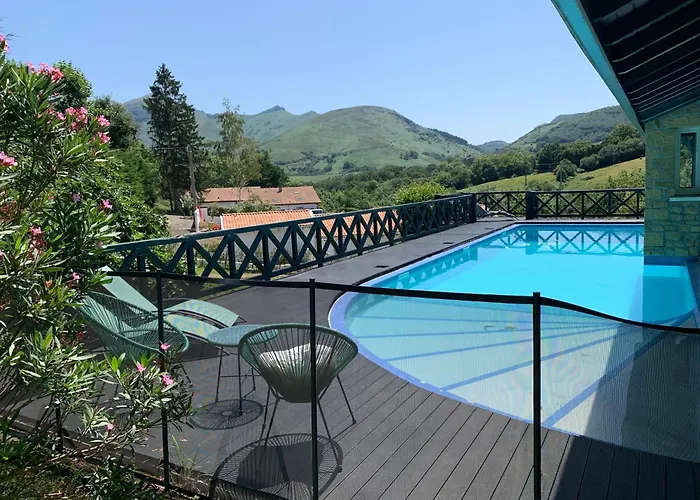 Villa Ongizatea au calme avec piscine et vue montagne