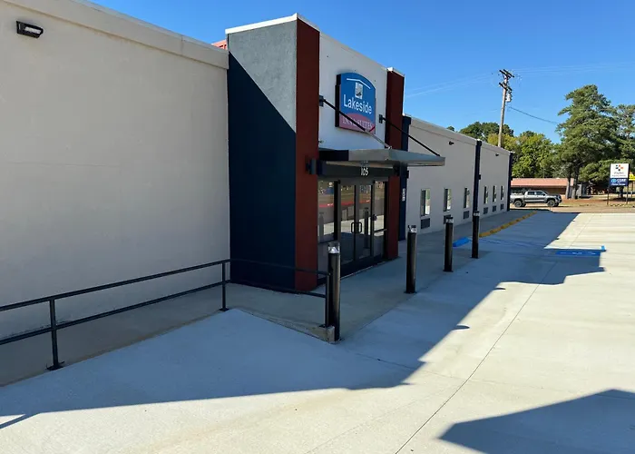Lakeside Inn And Suites