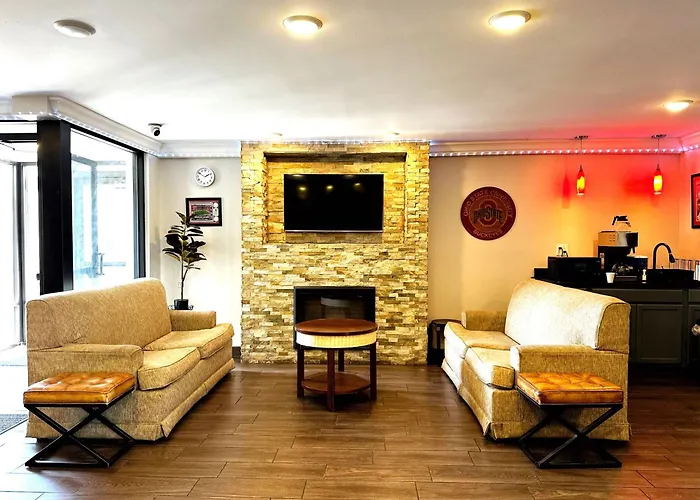 Baymont Inn And Suites By Wyndham Columbus / Near Osu