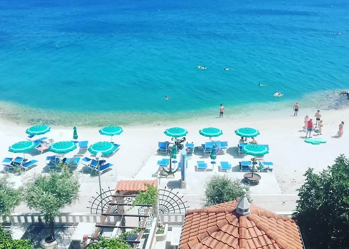 Villa Segetski Dvori - Beachfront Oasis & Tradition Since 1964 Donji Seget
