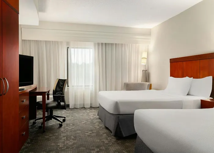 Courtyard By Marriott Salisbury Hotel
