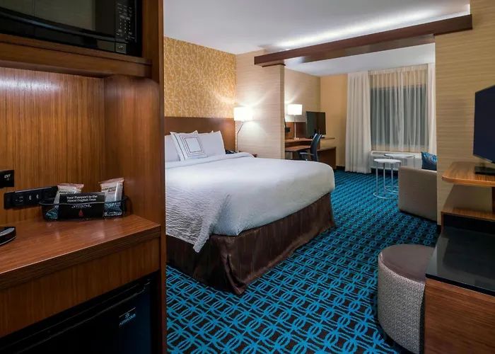 Fairfield Inn & Suites By Marriott Boston Marlborough/Apex Center