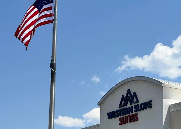Western Slope Suites Parachute