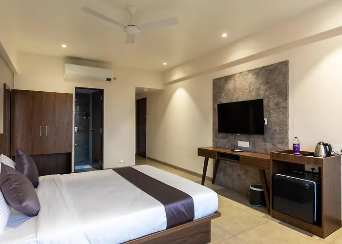 The Living Hub Business Hotel, Kolhapur