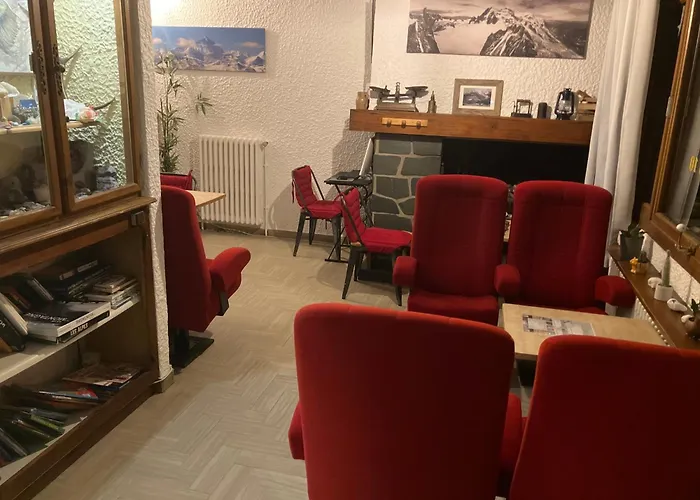 Hotel La Chaumière à 100 m du télécabine et de la gare