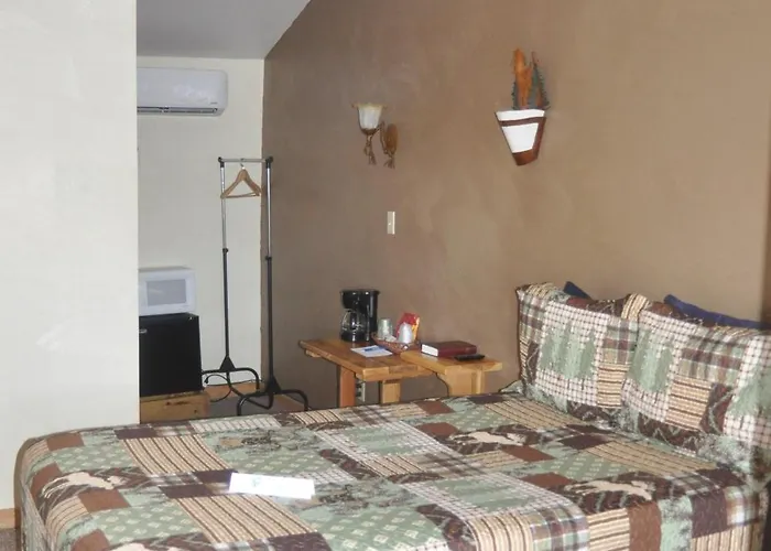 Nine Pines Motel