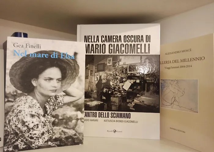Palazzo Boscareto - suites di charme in centro storico - garage moto, box bici Corinaldo