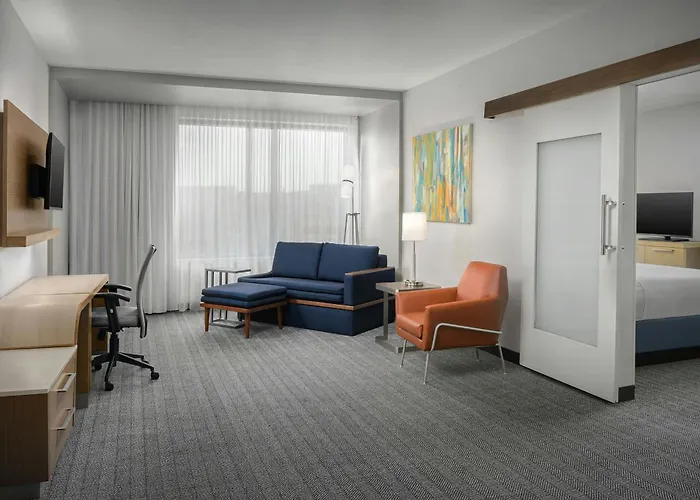 Courtyard By Marriott Muncie At Horizon Convention Center