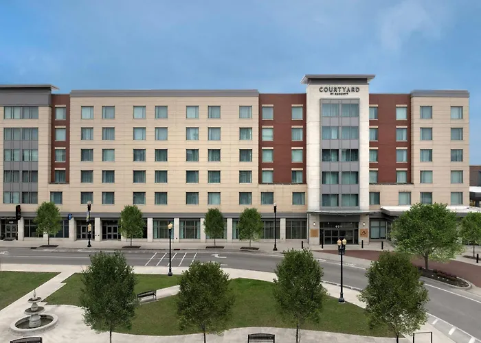 Courtyard By Marriott Muncie At Horizon Convention Center