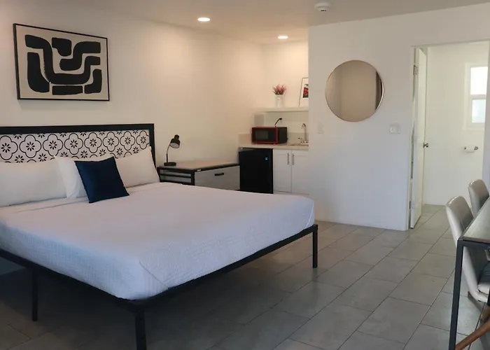Boulder City Inn