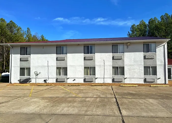 Lake Tree Inn & Suites