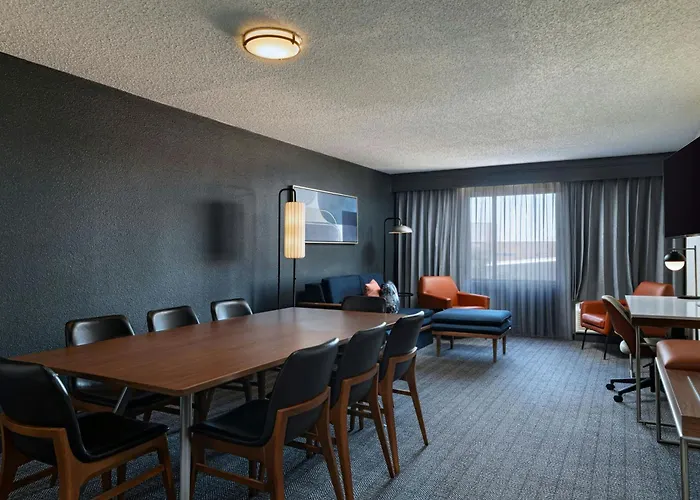 Courtyard By Marriott Laredo Hotel