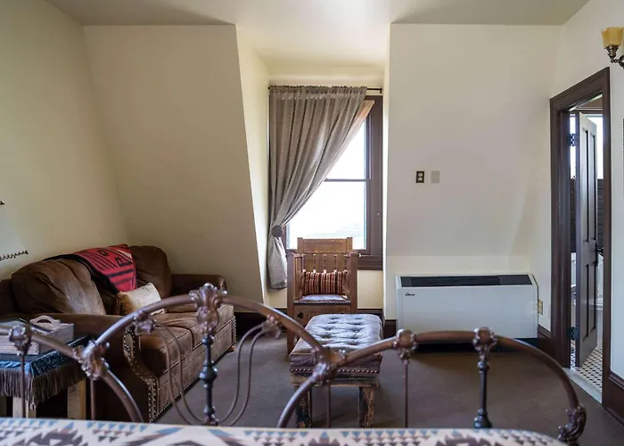Sheridan Inn - Best Western Signature Collection