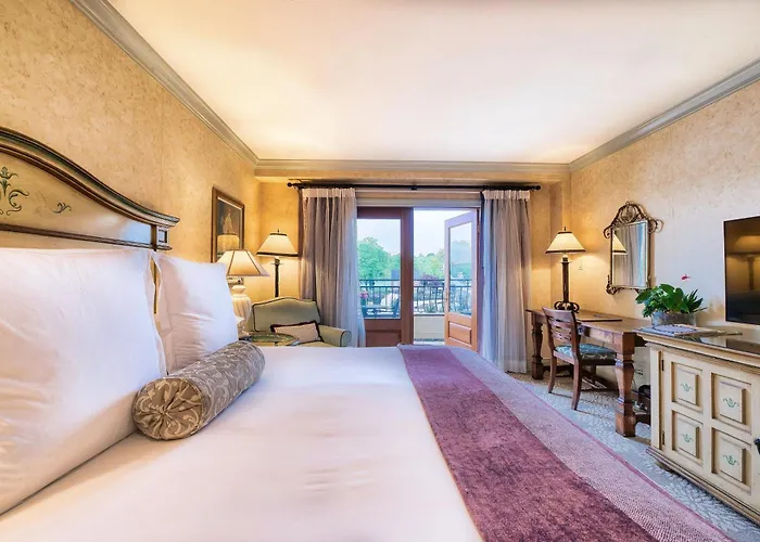 Delamar Greenwich Harbor