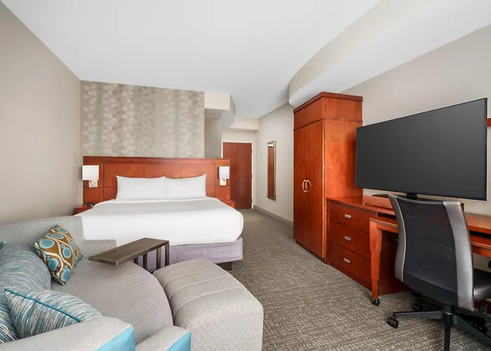 Courtyard By Marriott Stuart