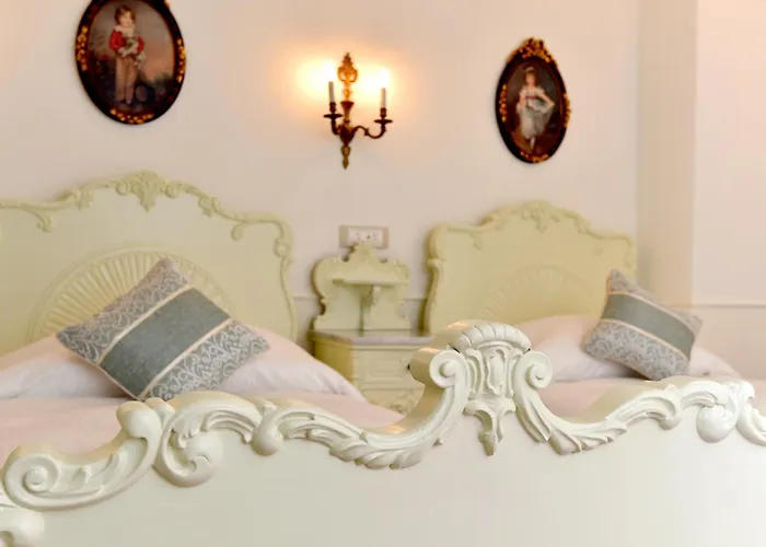 Royal Hotel Warna