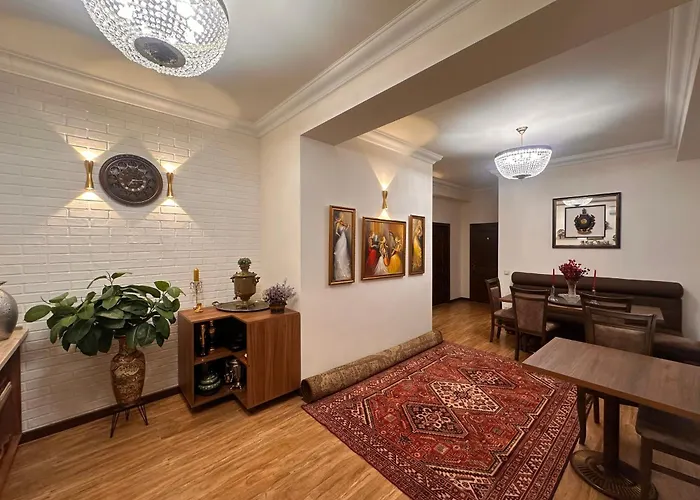 Hin Yerevantsi Hotel